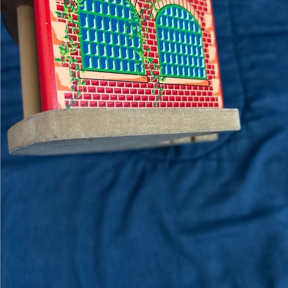 Melissa & Doug Wooden Railways Train Shed - Picture 6 of 11